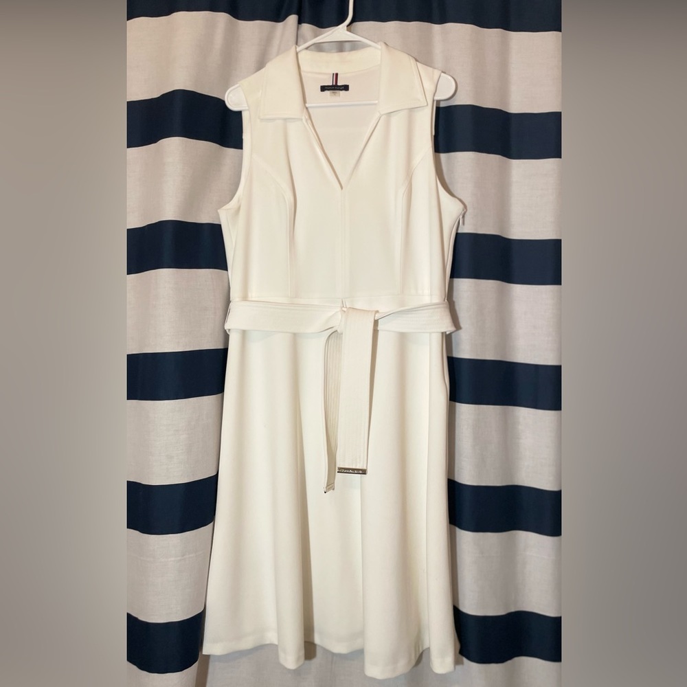 V-necked White Tommy Hilfiger dress